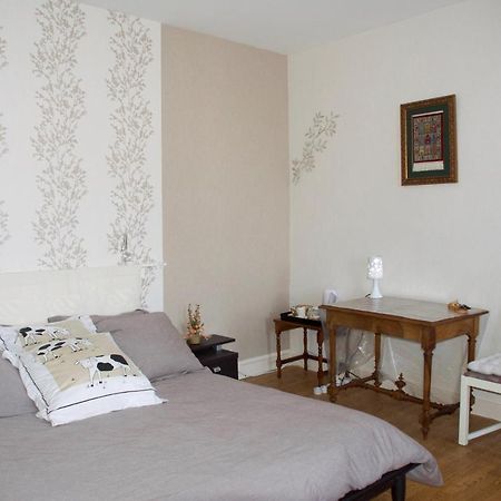 Les Volets Bleus Bed & Breakfast Mellé Eksteriør bilde